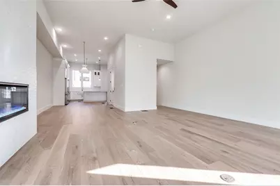 250 E Dallas Street #124, Grapevine, TX 76051 - Photo 4