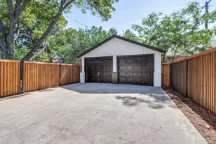 2013 Huntington Ln, Fort Worth, TX 76110 - Photo 32