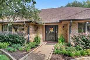 7605 Willowood Ct, Fort Worth, TX 76112 - Photo 2