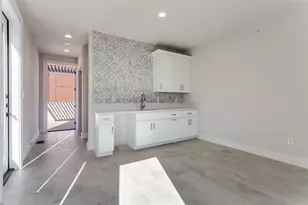 250 E Dallas St, Grapevine, TX 76051 - Photo 22