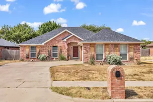 419 River Oaks Blvd, Waxahachie, TX 75165 - Photo 1