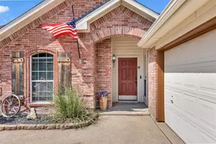 419 River Oaks Blvd, Waxahachie, TX 75165 - Photo 2