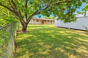 105 E Laura Ave, Quinlan, TX 75474 - Photo 6