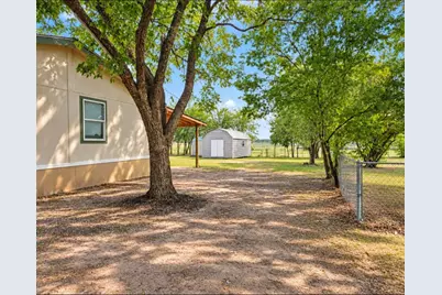 105 E Laura Avenue, Quinlan, TX 75474 - Photo 2