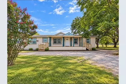 105 E Laura Avenue, Quinlan, TX 75474 - Photo 1