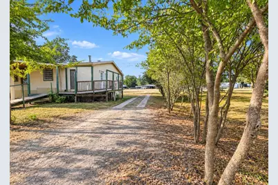 105 E Laura Avenue, Quinlan, TX 75474 - Photo 4