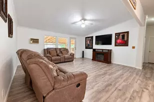 105 E Laura Ave, Quinlan, TX 75474 - Photo 16