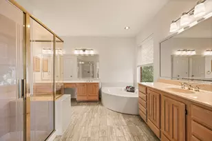 7626 Lakecrest Cir, Irving, TX 75063 - Photo 22