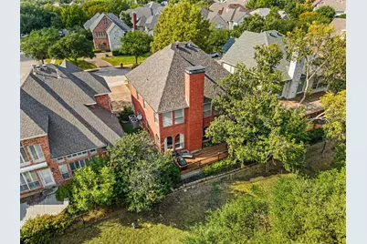 7626 Lakecrest Circle, Irving, TX 75063 - Photo 30