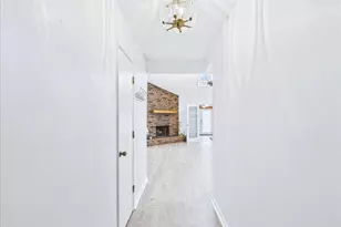 1112 Fox River Ln, Fort Worth, TX 76120 - Photo 6