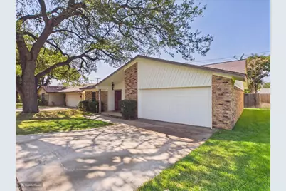 1112 Fox River Lane, Fort Worth, TX 76120 - Photo 4