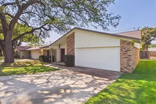 1112 Fox River Ln, Fort Worth, TX 76120 - Photo 4