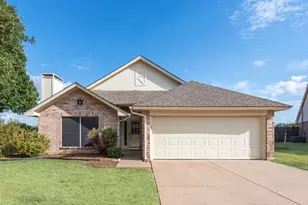 5604 Maurie Dr, Haltom City, TX 76148 - Photo 2