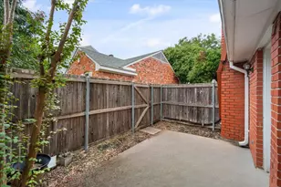 1095 Roaring Springs Rd, Fort Worth, TX 76114 - Photo 12