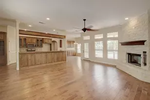 107 Heritage Pl, Glen Rose, TX 76043 - Photo 4