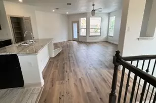2660 Venice Dr, Grand Prairie, TX 75054 - Photo 4