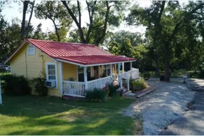 402 E College Street, Canton, TX 75103 - Photo 2