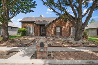 1633 Crosshaven Drive, Lewisville, TX 75077 - Photo 2
