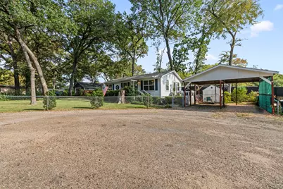 303 S Bay Circle, Mabank, TX 75156 - Photo 2