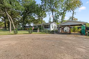 303 S Bay Cir, Mabank, TX 75156 - Photo 2
