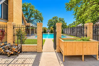 7505 Canyon Crest Court, Fort Worth, TX 76179 - Photo 32