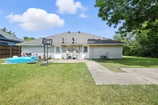 1328 S Travis St, Sherman, TX 75090 - Photo 2