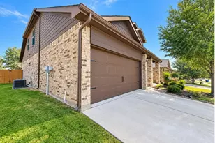 644 River Rock Dr, Azle, TX 76020 - Photo 2