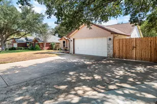 10712 Apache Dr, Waco, TX 76712 - Photo 2