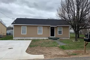 670 W Oak St, Stephenville, TX 76401 - Photo 1