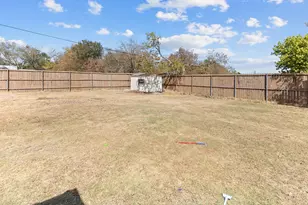 401 E Davis Ave, Alvarado, TX 76009 - Photo 6