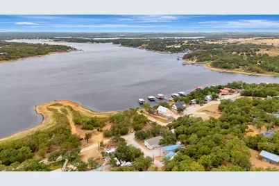 445 Lakeside Drive, Bowie, TX 76230 - Photo 4