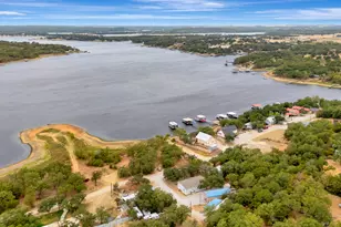 445 Lakeside Dr, Bowie, TX 76230 - Photo 4