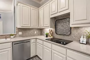 307 Park Haven Blvd, Euless, TX 76039 - Photo 16
