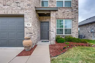 926 Hurstwood Dr, Van Alstyne, TX 75495 - Photo 2