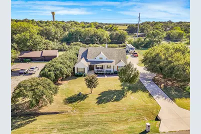 108 Southwood Drive, Burleson, TX 76028 - Photo 2