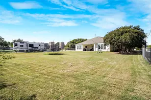 108 Southwood Dr, Burleson, TX 76028 - Photo 36