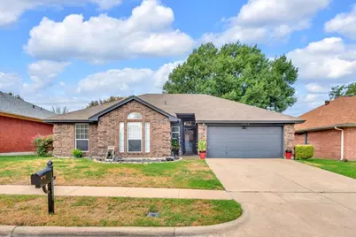 6608 Stetter Drive, Arlington, TX 76001 - Photo 2