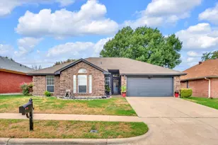 6608 Stetter Dr, Arlington, TX 76001 - Photo 2