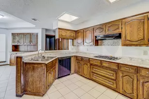 1021 Shadywood Ln, DeSoto, TX 75115 - Photo 6