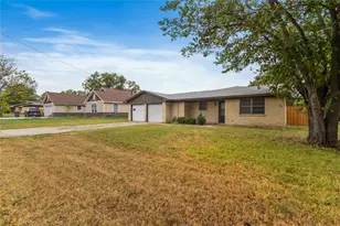 1240 E Jefferson St, Van Alstyne, TX 75495 - Photo 1
