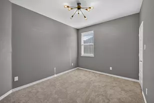 108 Lakeview Cir, Pilot Point, TX 76258 - Photo 10