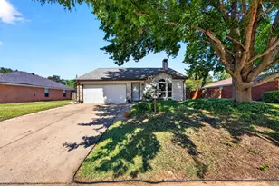 203 Briarglen Dr, Cedar Hill, TX 75104 - Photo 1