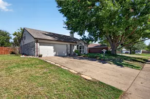 203 Briarglen Dr, Cedar Hill, TX 75104 - Photo 4