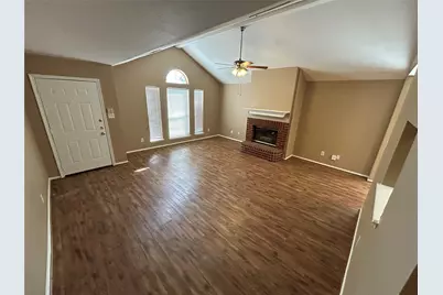 105 Sudbury Way, Arlington, TX 76018 - Photo 2