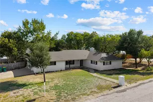 125 E Dawn Dr, Waco, TX 76706 - Photo 2