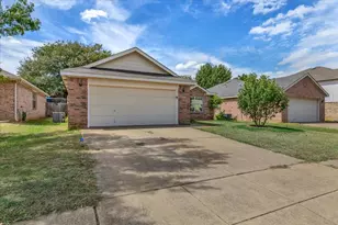 10333 Bear Hollow Dr, Fort Worth, TX 76244 - Photo 2