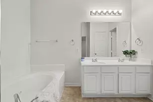 1235 Clearwater Dr, Grand Prairie, TX 75052 - Photo 18