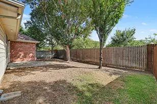 1235 Clearwater Dr, Grand Prairie, TX 75052 - Photo 24