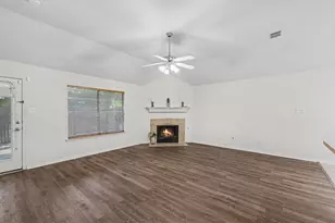 1235 Clearwater Dr, Grand Prairie, TX 75052 - Photo 6