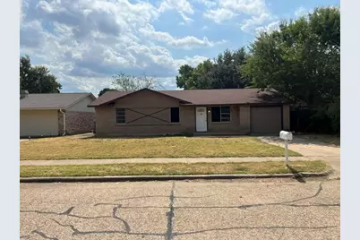 2312 Meadowcrest, Irving, TX 75060 - Photo 2